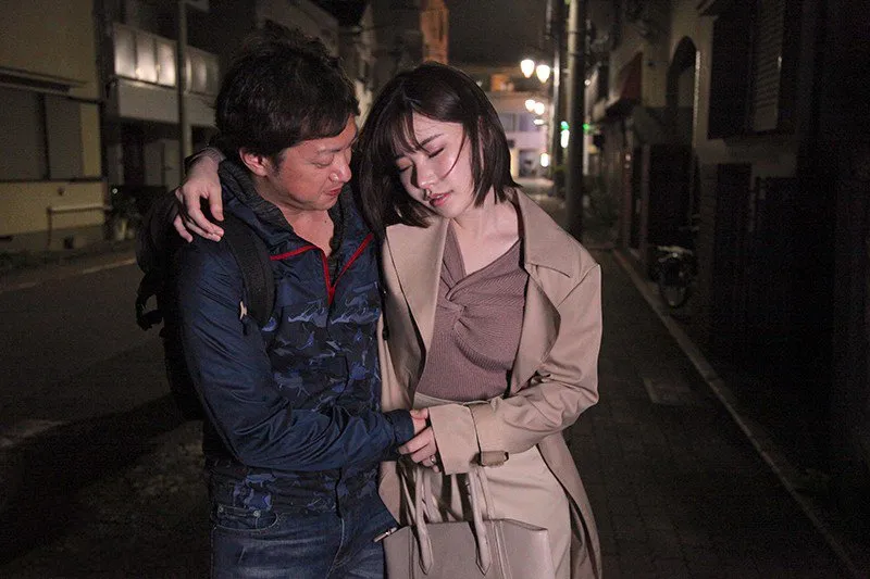 đưa nữ đồng nghiệp nhậu say xỉn vì cãi nhau với anh xã về nhà